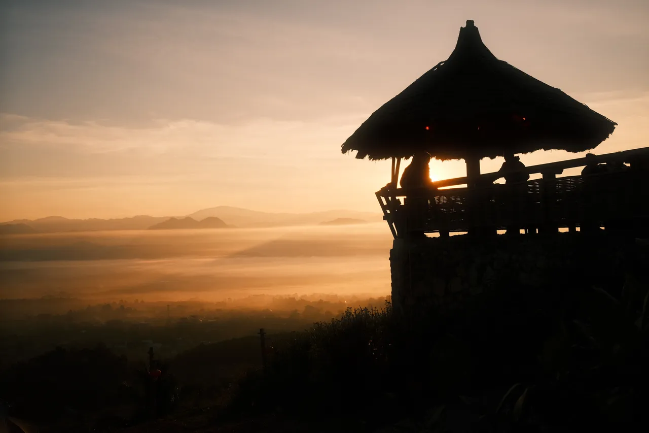 Sunrise at Yun Lai Viewpoint