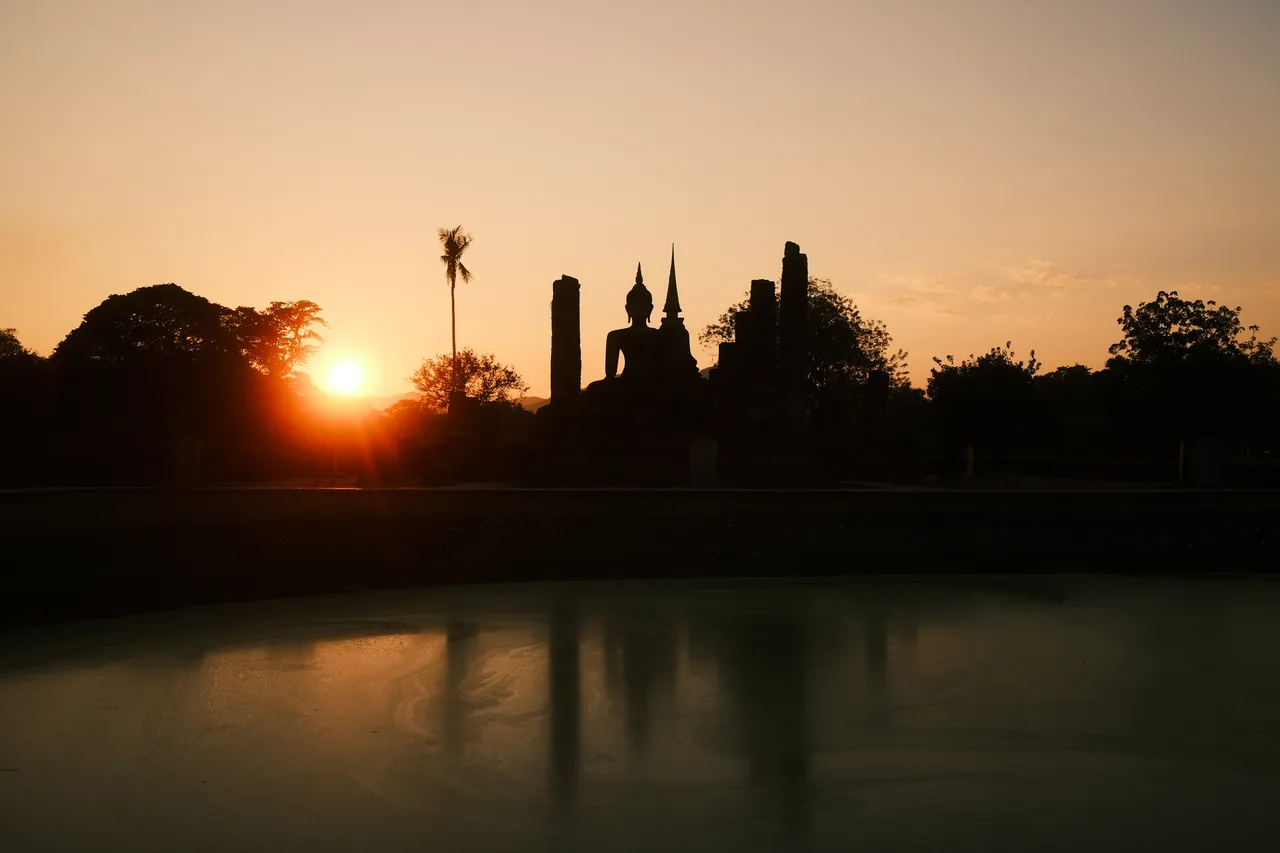 Wat Mahathat at sunset